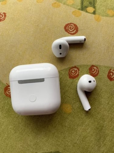airpods white