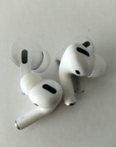 apple airpods review 2022