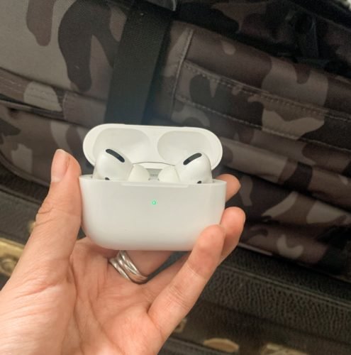 girl black pods white pro